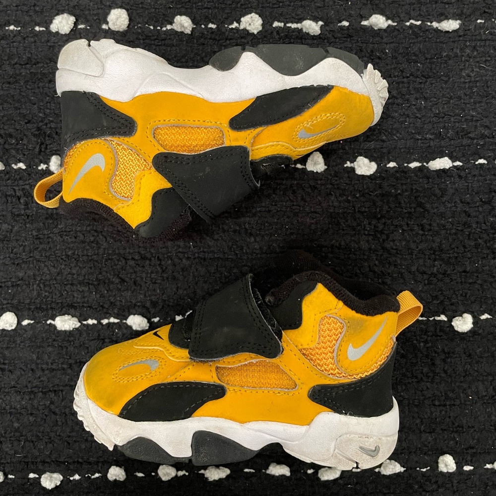 Toddler Nikes 7C